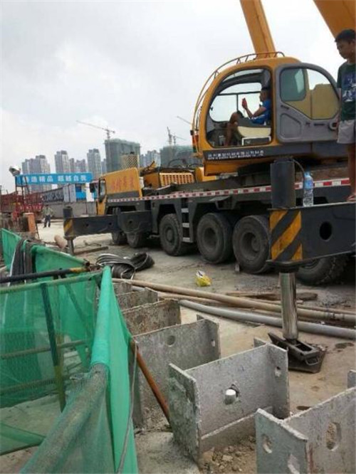隨車吊與隨車起重運輸車有什么區(qū)別?